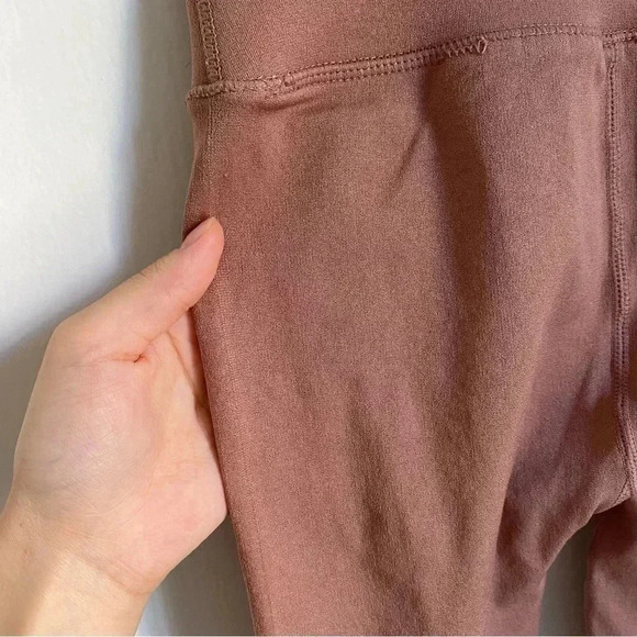 3/$39 NEW Fabletics Sculp knit blush leggings S - Picture 4 of 4